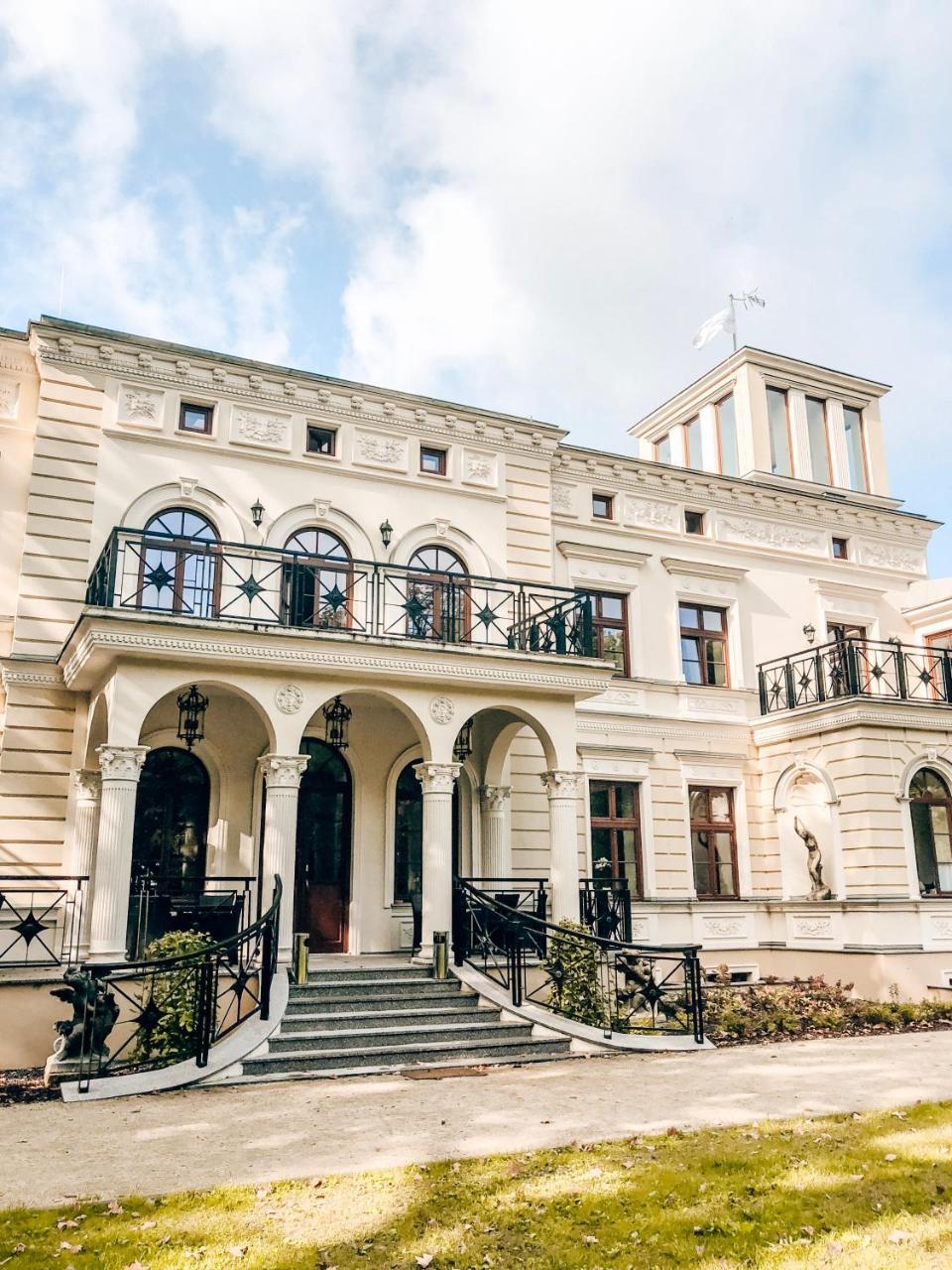 Palac Wierzbiczany Gniewkowo Exterior foto